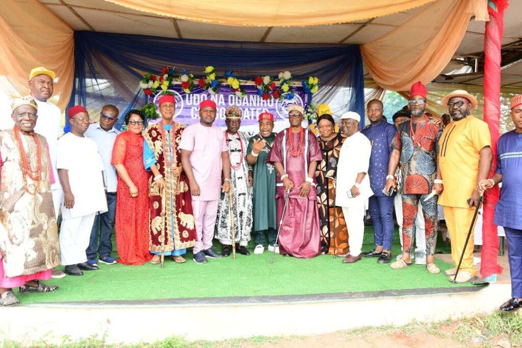 PROVOST, REGISTRAR BAG COMMUNITY SERVICE AWARD